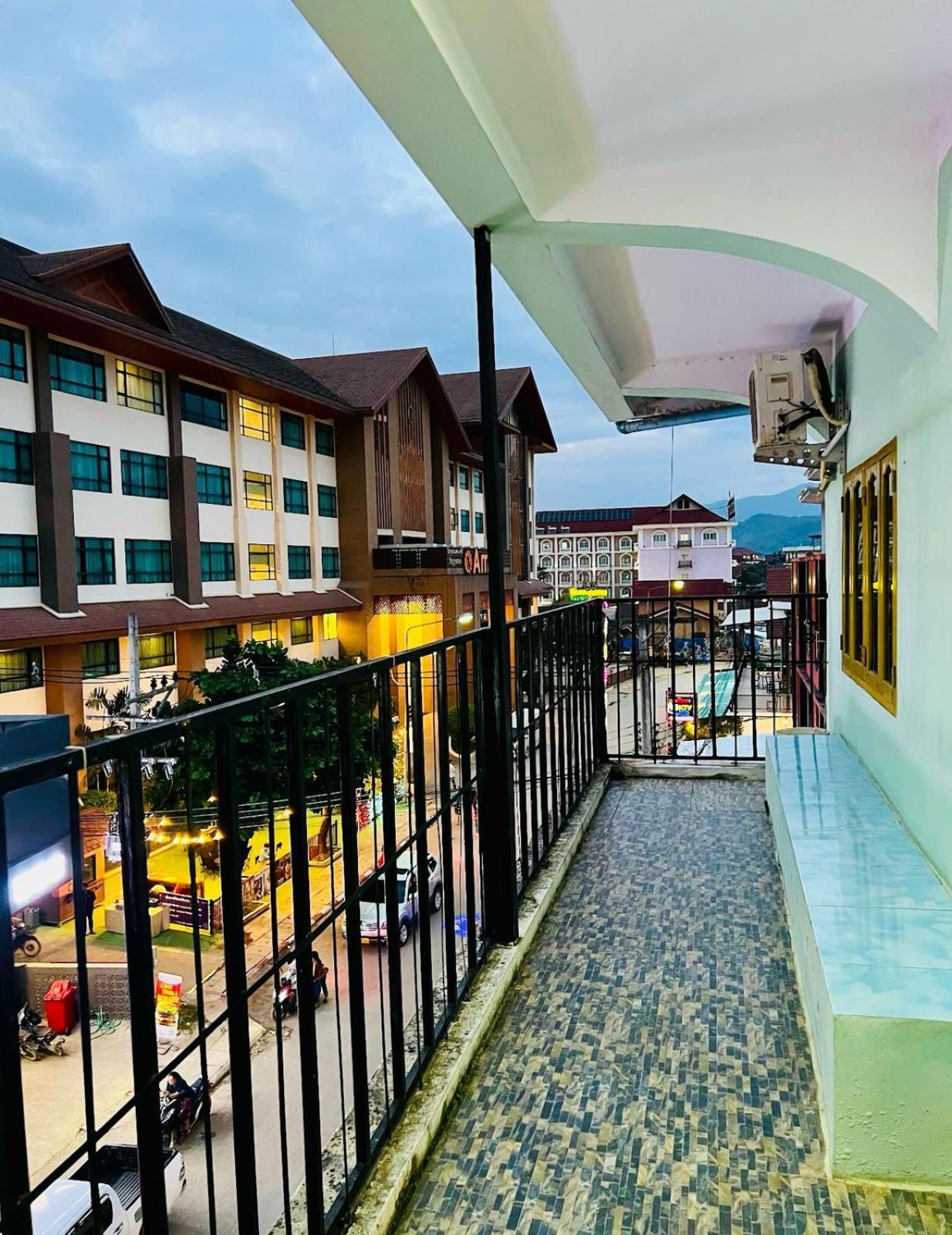 Vang Vieng Ruby Backpackers Hostel Kültér fotó
